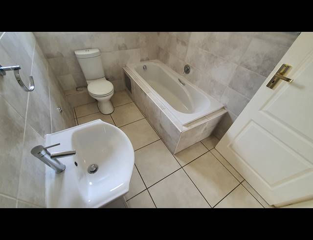2 BEDROOM APARTMENT FOR SALE IN PARKVIEW